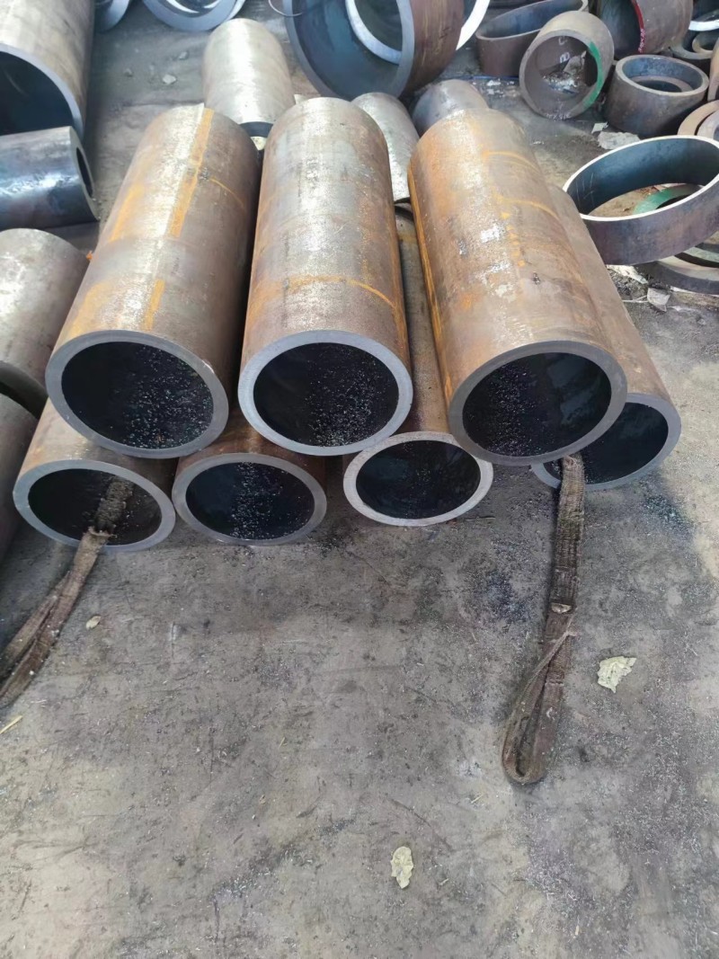 威信威信威信12Cr1MovG无缝钢管切割